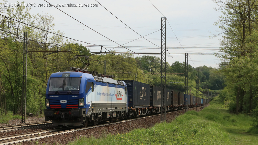 Rubrica: Vectron

E193 490 HUPAC Vergiate, 02/05/2019

Foto 1920x1080 FullHD: trainspictures.com/foto/1254-e193…

 #fotografieferroviarie #treni #trainspictures #railpictures #ferrovia #e193 #italia #italy #lombardia #lombardy #varese #sestocalende
