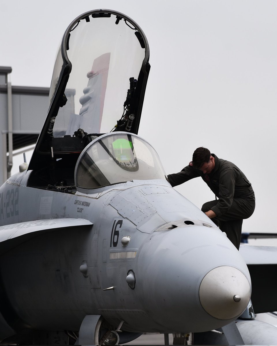 Lucas__Burch's tweet photo. VMFA-232 "Red Devils" memorial day weekend visit to Seattle https://t.co/rKSdHUfyIh
