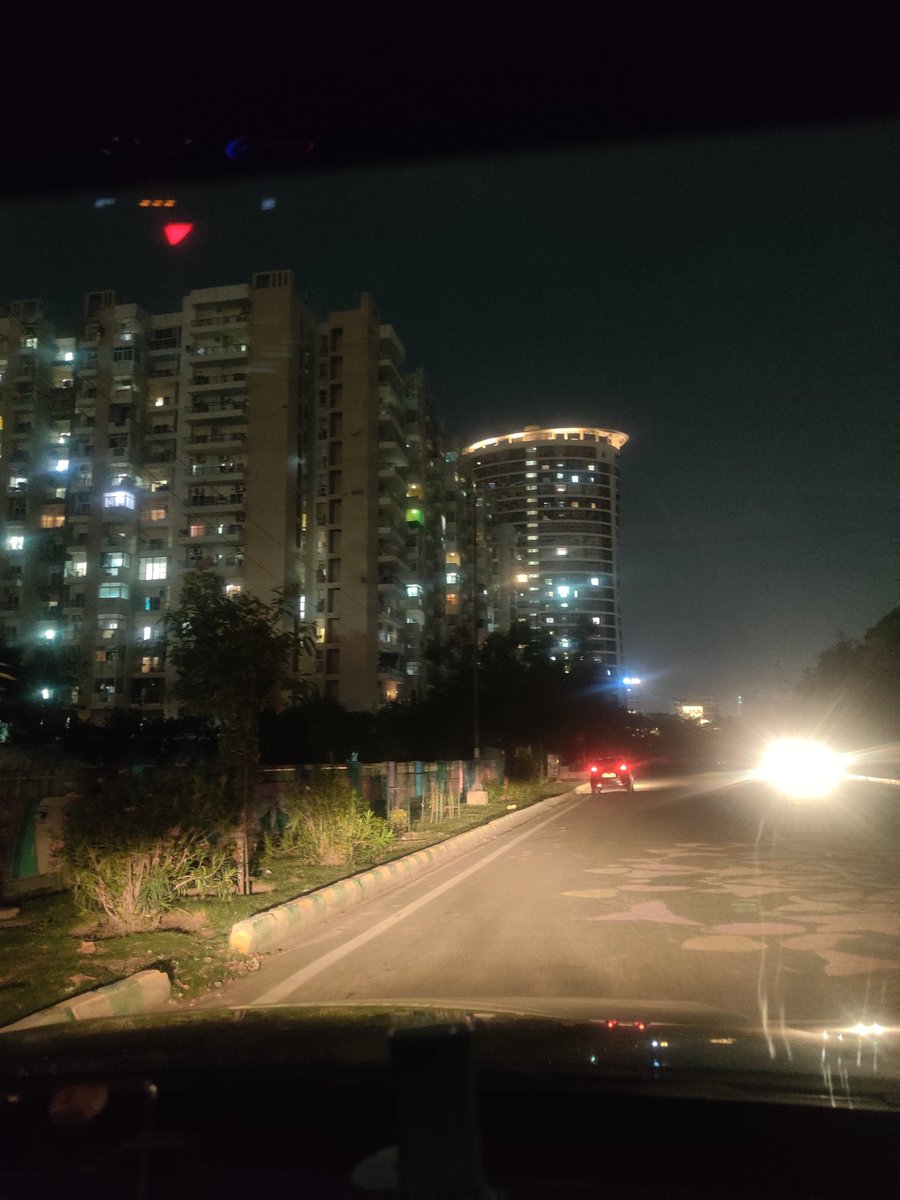 SAHILSABHERWAL4's tweet photo. @noida_authority @CeoNoida there is no street light in sec 137 Noida area.
Location Sector 137 backside of Gulshan vivante.
It's been more than 2months now https://t.co/J0pLnBZs2y