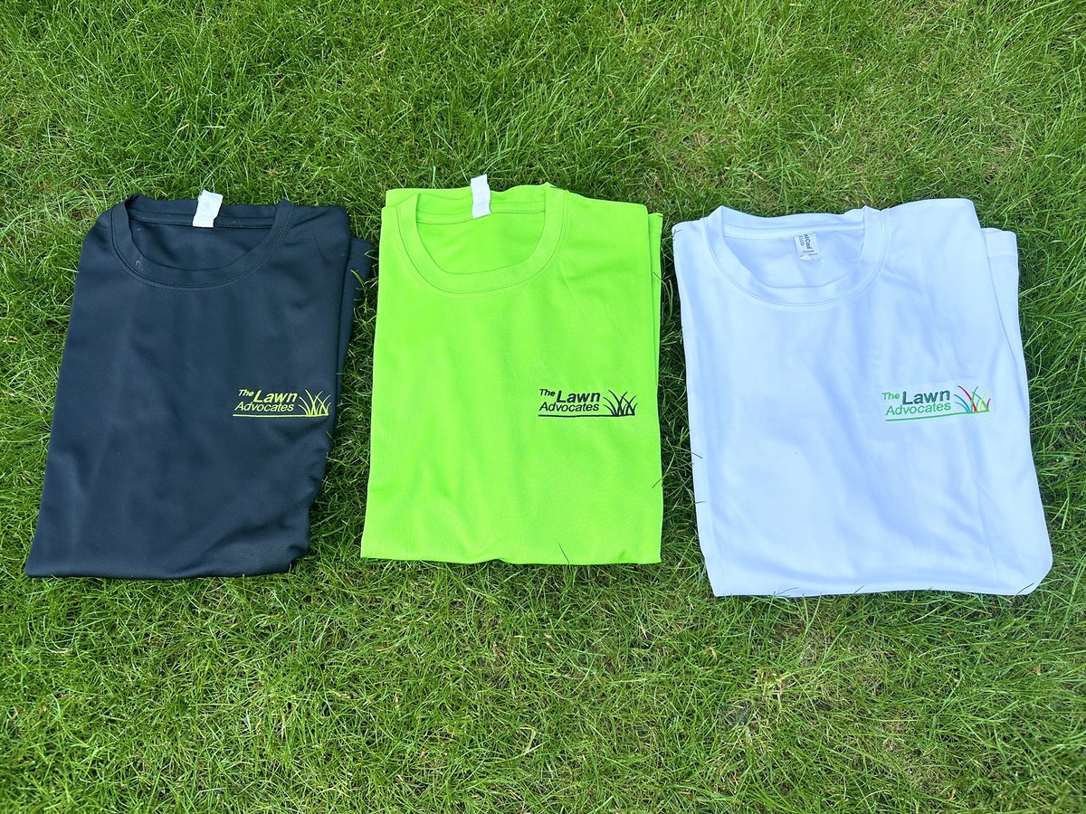 We had the new summer long sleeve shirts on today (still got the lines in them from the packaging 🫣😳😂). It was hot. Hotter again tomorrow. 🌱 

Shirt Guide:
⚫️ = cold
🟢 = warm
⚪️ = scorchio ☀️
