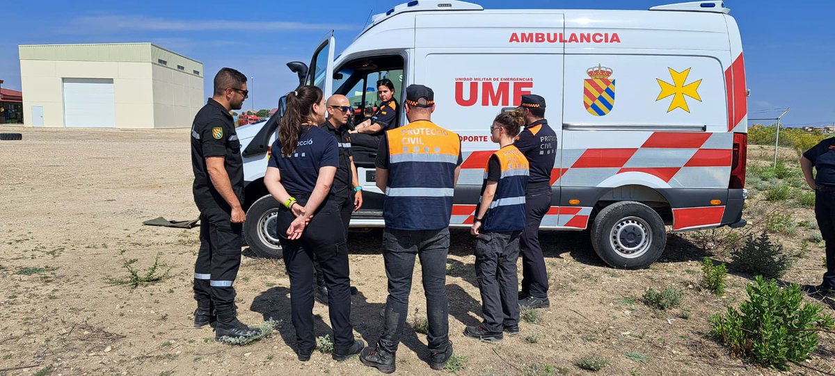 UMEgob's tweet image. El #BIEM4 ha compartido una jornada de instrucción con @pcespluguesllob 

Han practicado lucha contra incendios forestales #LCIF🔥 sanidad 🩺 recuperación de vehículos🚗  etc.