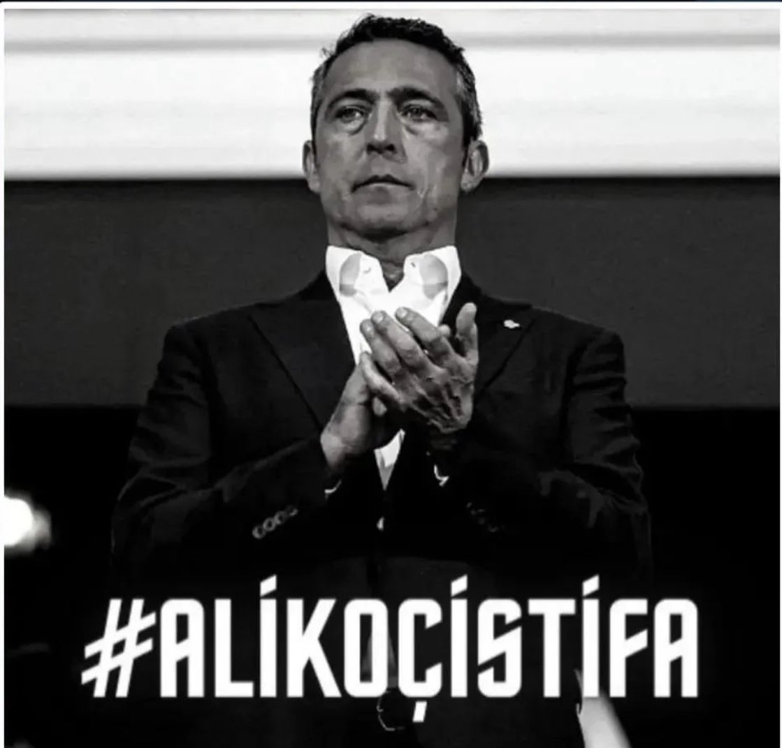 🗣️Taraftar grupları birbirine düşman!

🗣️Dündar bey sayesinde Taraftar siyasetçi!

🗣️Teknik heyet ile futbolcular düşman!

🗣️Salak saçma transferler!

Sonuç koskocan hüsran

#AliKoc #Fenerbahce #istifa  BA-ŞA-RA-SIZ-SIN!!!!
YÖNETİM İSTİFA #DefolAliKoç