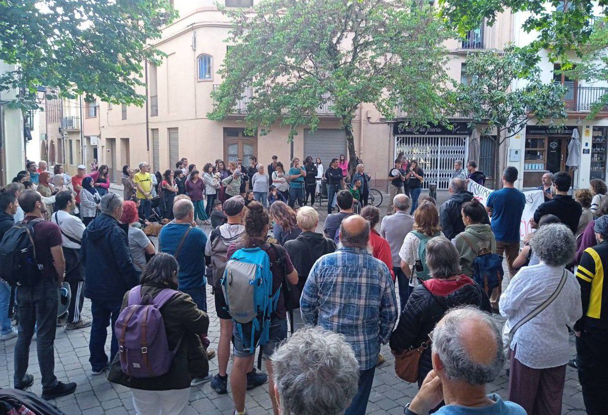 ✊🏼 Aquest vespre, a #Cardedeu, al costat de la <a href="/pahcardedeu/">PAH Cardedeu</a> i de les represaliades per defensar el <a href="/cso_espora/">CSO L'Espora</a> i per dir prou a la repressió i la violència policial 🔥