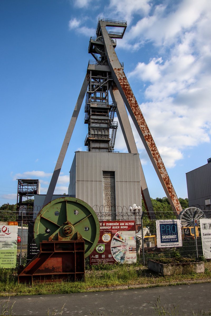 Zeche Hugo Schacht II in Buer NRW. 
#mshobbyfotografie #förderturm #zechehugo #zechehugoschacht2 #kohleausstieg #industriemuseum #buernrw #schöneswetter #blauerhimmelweißewolken