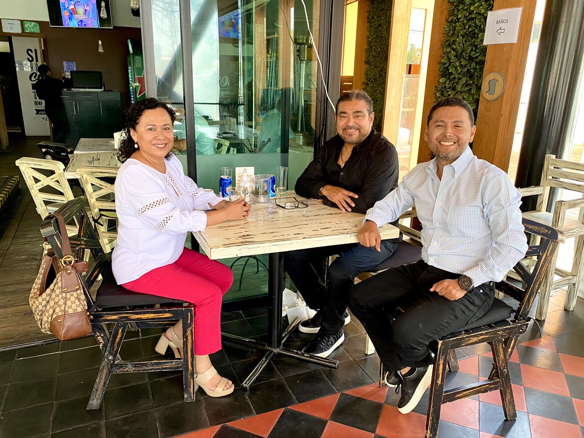 Con mis amigos María Luisa <a href="/Maria_Matus/">Maria Luisa Matus</a> y el Igmariano <a href="/IgmarMatus/">Igmar Medina Matus</a>