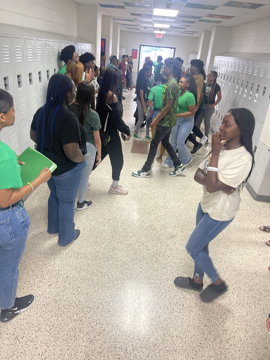 HHS_PTECH's tweet photo. Summer Bridge for @HHS_PTECH @HHS_Canes Day 1 is ✅ done. Good job 👍🏾 #cohort2027 Way to come to Dulles HS ready 🙌🏾 
#collegeready #bethestorm 🌀 https://t.co/qFqV3Wxh2G