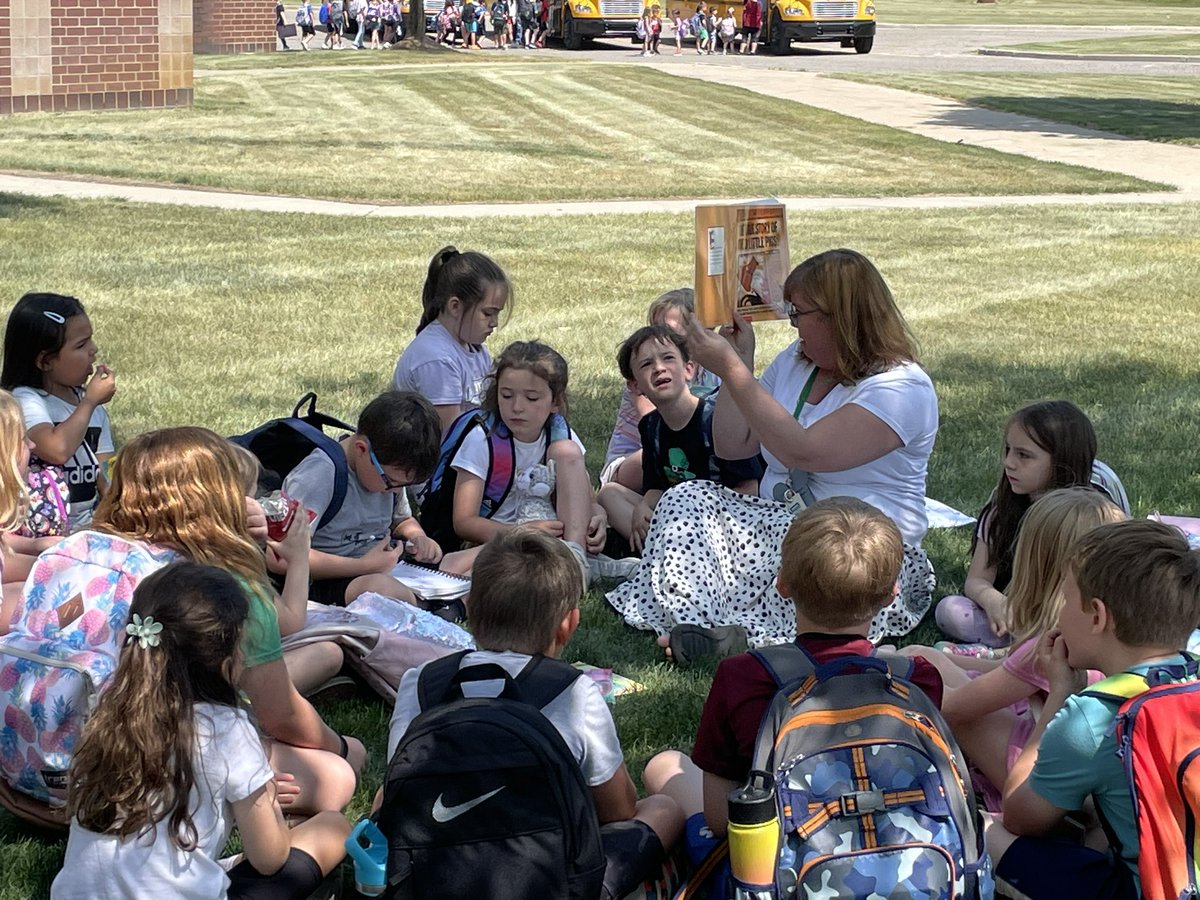 Learning never stops!  Students @ Paint Creek Elementary listen to an end of day story while waiting for parent pick-up!  #AlwaysLakeOrion