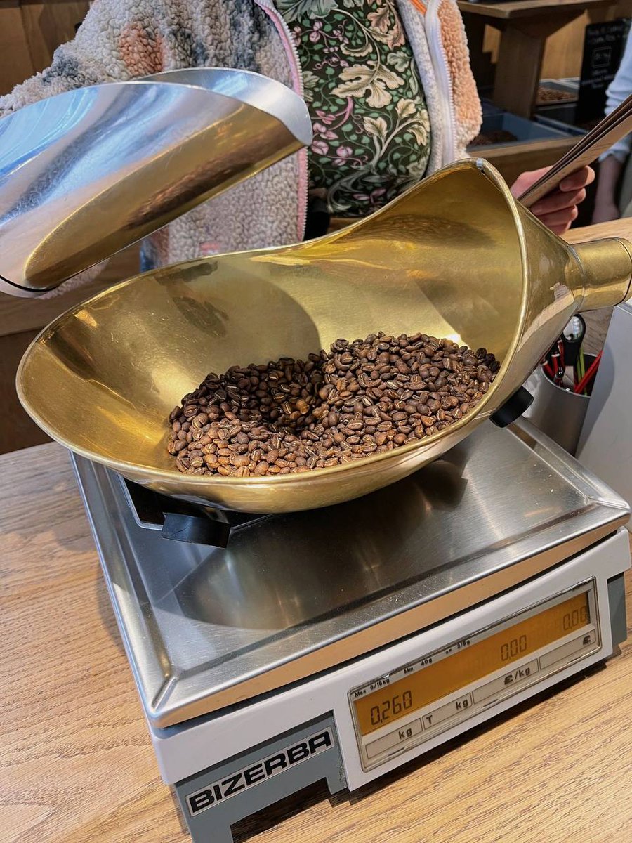 Erin00033's tweet photo. Monmouth coffee coffee beans☕️Finally went to the monmouth physical store https://t.co/zGBma07vpk