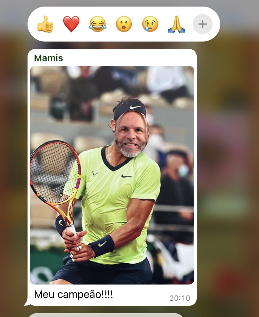 Minha mãe simplesmente trocou a cara do jogador de tênis pelo do meu pai kkkkkkk isso q é amor