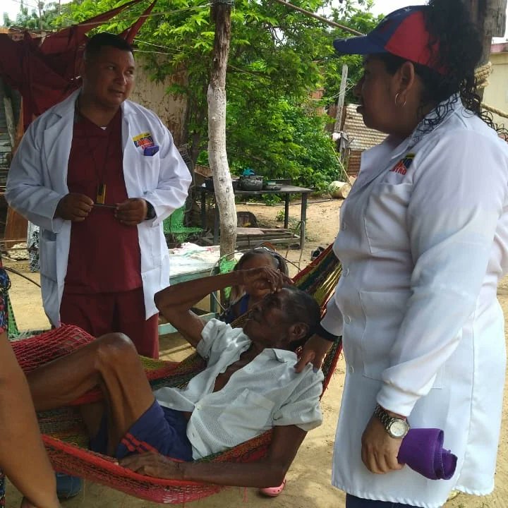 Atención primaria para el pueblo!

Los médicos del ASIC La Rinconada realizaron una jornada de salud en el sector  Cujicito sector 5 con diagnóstico y entrega de medicamentos.

@mppsalud_vzla 
@magalygutierrezvina
<a href="/MiBarrioAdentro/">𝐵𝑎𝑟𝑟𝑖𝑜 𝐴𝑑𝑒𝑛𝑡𝑟𝑜 𝑂𝑓𝑖𝑐𝑖𝑎𝑙</a> 
<a href="/geovannireuma/">Geovanni Jose Peña G</a>