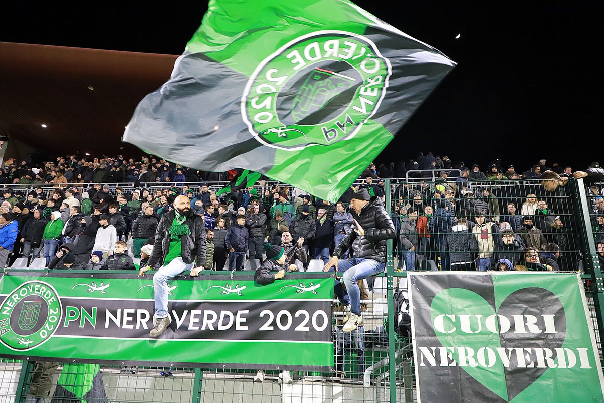 CARICA NEROVERDE 🖤💚 Prevendita oltre quota 2 mila, biglietti acquistabili nelle rivendite e online. Tifosi “convocati” alle 19:45: sosteniamo la squadra già dal riscaldamento e scaldiamo il Tognon 🥁📣 SEMPRE INSIEME 💪🏻 #ForzaRamarri #ForzaPordenone #PORLEC