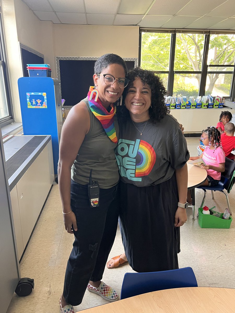 Repping Rainbows for R day with @ms_pwinfield - the #abccountdown makes everything magical. #hatchtigers #myd97 #oakpark97 🌈