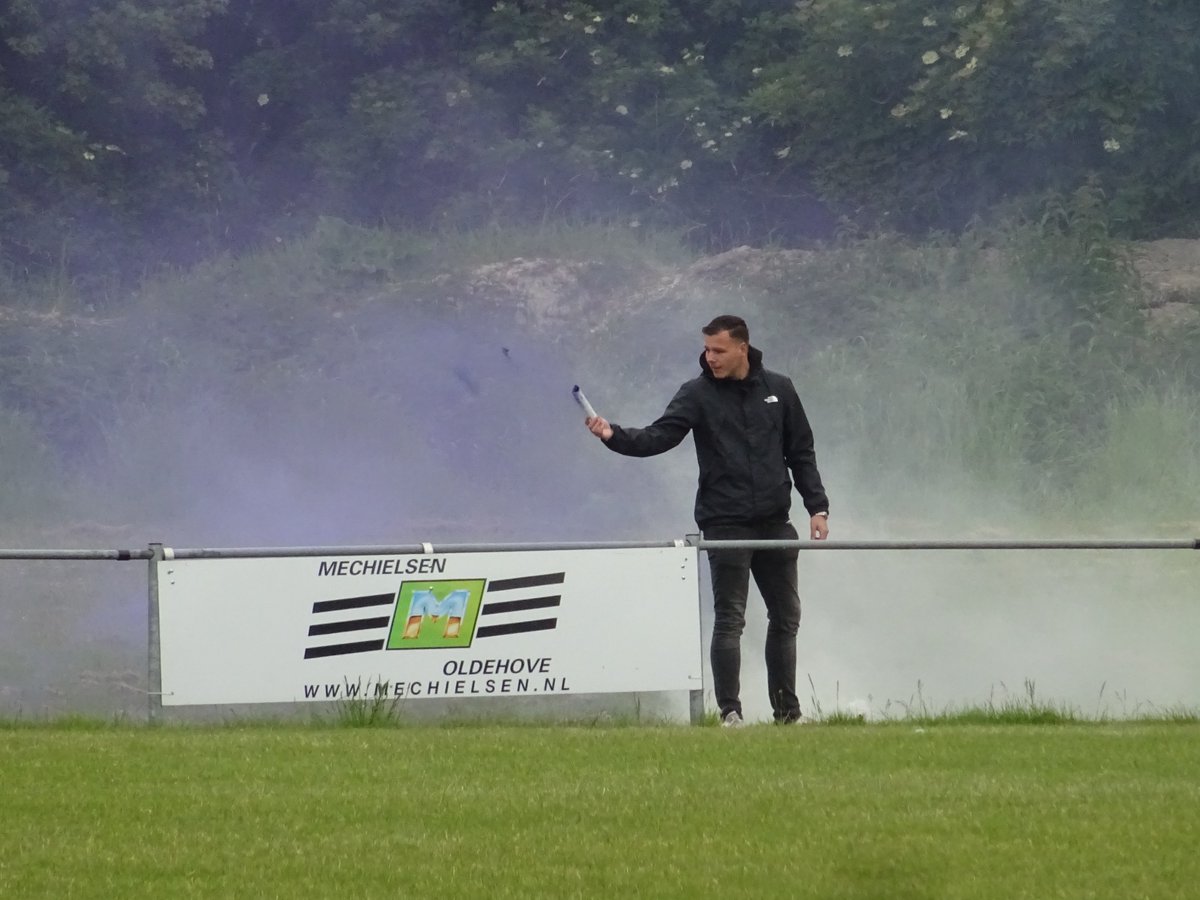 NieuwsAduard's tweet photo. Laten we het zo zeggen, het zat vanavond niet mee tegen Vitesse'63 wedstrijd eindigde in een 0-2 eindstand. Vitesse'63 succes verder. #vvaduard2000 https://t.co/nSb2nnQcL5