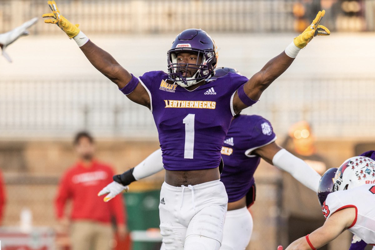 After a conversation with @HendricksonWIU, I am blessed to say that i have received another Division 1 offer from Western Illinois! #AGTG

<a href="/CitrusFootball/">Citrus College Football</a> <a href="/Coach_Hayashi/">Brandon Hayashi 🇯🇵🇪🇬</a> <a href="/ant_arguello/">AGA</a> <a href="/KevinPuckettJr/">Kevin Puckett Jr</a> <a href="/CoachMike80/">Michael Williams</a>