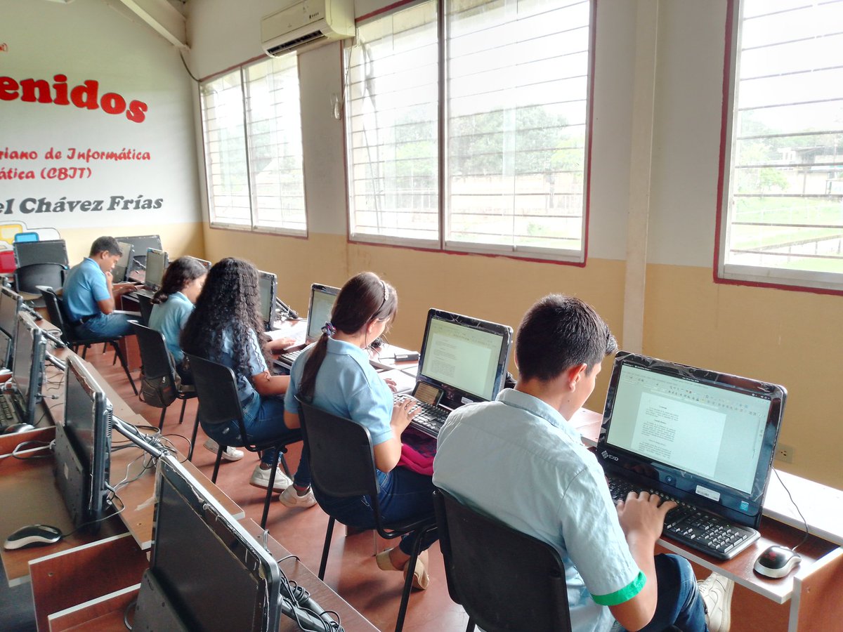 AmaricuAf's tweet photo. #30deMayo2023 #MunicipioPedroZaraza Atención estudiantes de 3er año en el "Uso de Libreoffice writer"; elaboración de dípticos, para dar uso a los herramientas tecnológicos y enfatizar en ellos la reflexión crítica y el manejo ortográfico en textos #SomosFundabit https://t.co/cVoIdu3mnk