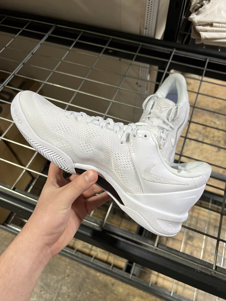 masterchefian's tweet photo. WORLDS FIRST LOOK in hand Kobe 8 Protro Triple White SKU: FJ9364-100 #nike #kobe #triplewhite #sneakers https://t.co/V6LTr8RDil