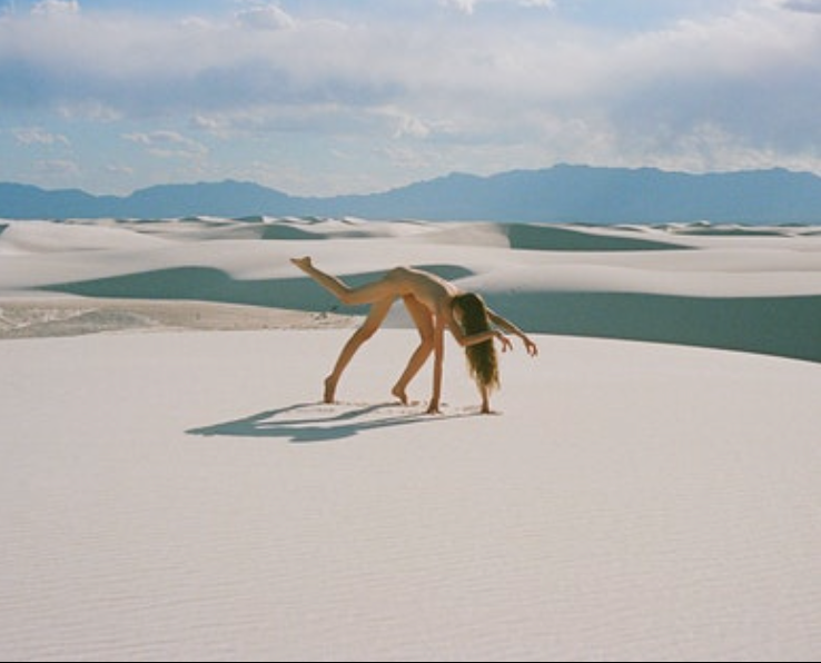 Ukrainian duo <a href="/synchrodogs/">Synchrodogs 🇺🇦</a> thrive at the intersection of nature and surrealism 💚✨

Their 1/1 piece "Nature Twins 15" is available exclusively through #MomentsPast on <a href="/superrare/">SuperRare</a>.

👉 superrare.com/spaces/saatchi…

#NFTs #DigitalArt #photography