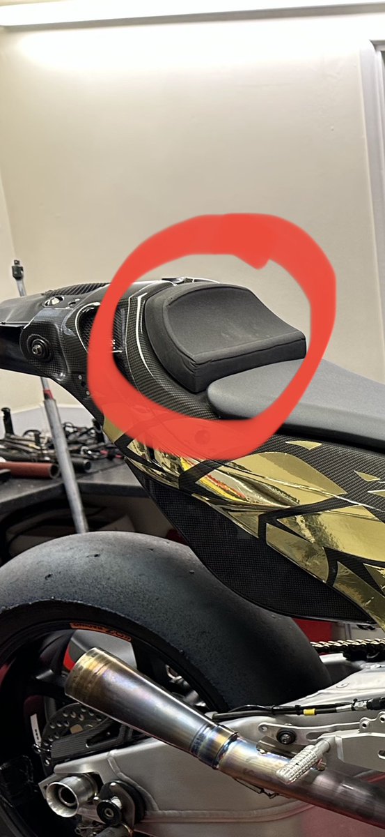 BathamsRacing's tweet image. MISSING IN ACTION !! If anyone finds this seat pad from our Honda RCV213V somewhere between the start line and Quaterbridge, we’d love to have it back. @michaelrutter_ has offered a case of Bathams beer as a reward for it’s safe return after it went AWOL during tonight’s practice