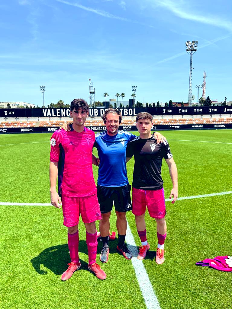 He aprendido mucho de vosotros en estas dos temporadas y estoy muy agradecido de poder convivir el día a día a vuestro lado.
Seguid siendo ejemplo de todo, esto no para! 
<a href="/Tomitomas_1/">Tomy</a> <a href="/_pabloayuso/">Pablo Ayuso</a>