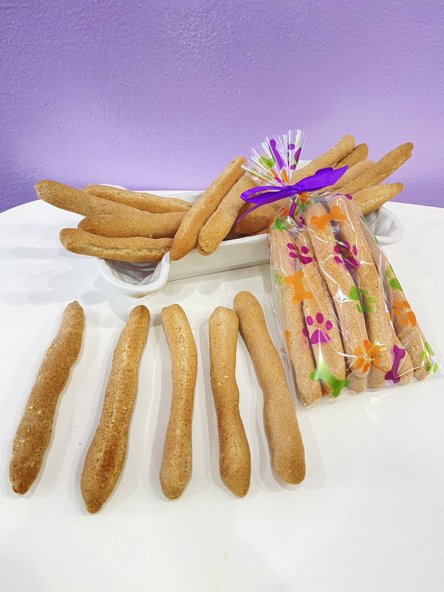 Pup Friendly Bread Sticks are Now Available❣️
#kahuelobakery
#hermosabeach #mbparksandrec #southbaydog #southbaydogs #dogtreats #dogsofinstagram#dogbakery #dogcake #dogcakes #dogsnacks #healthydogtreats #handmade #lovedogs #dogslovetreats  #handmadetreats