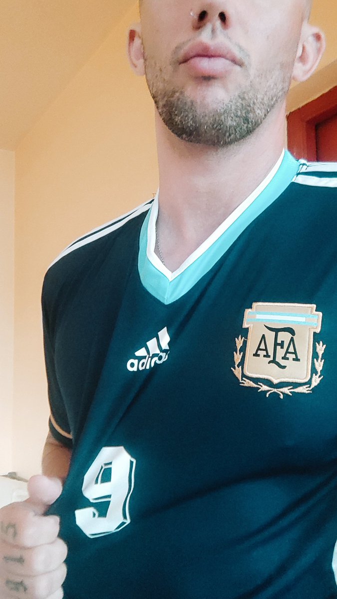 SebaGranate's tweet image. Selección Argentina 🇦🇷 suplente 1998. Viene con el nombre de 9 del bati y el 10 del burrito Ortega. Del M al XXL. Solo en @cenretro