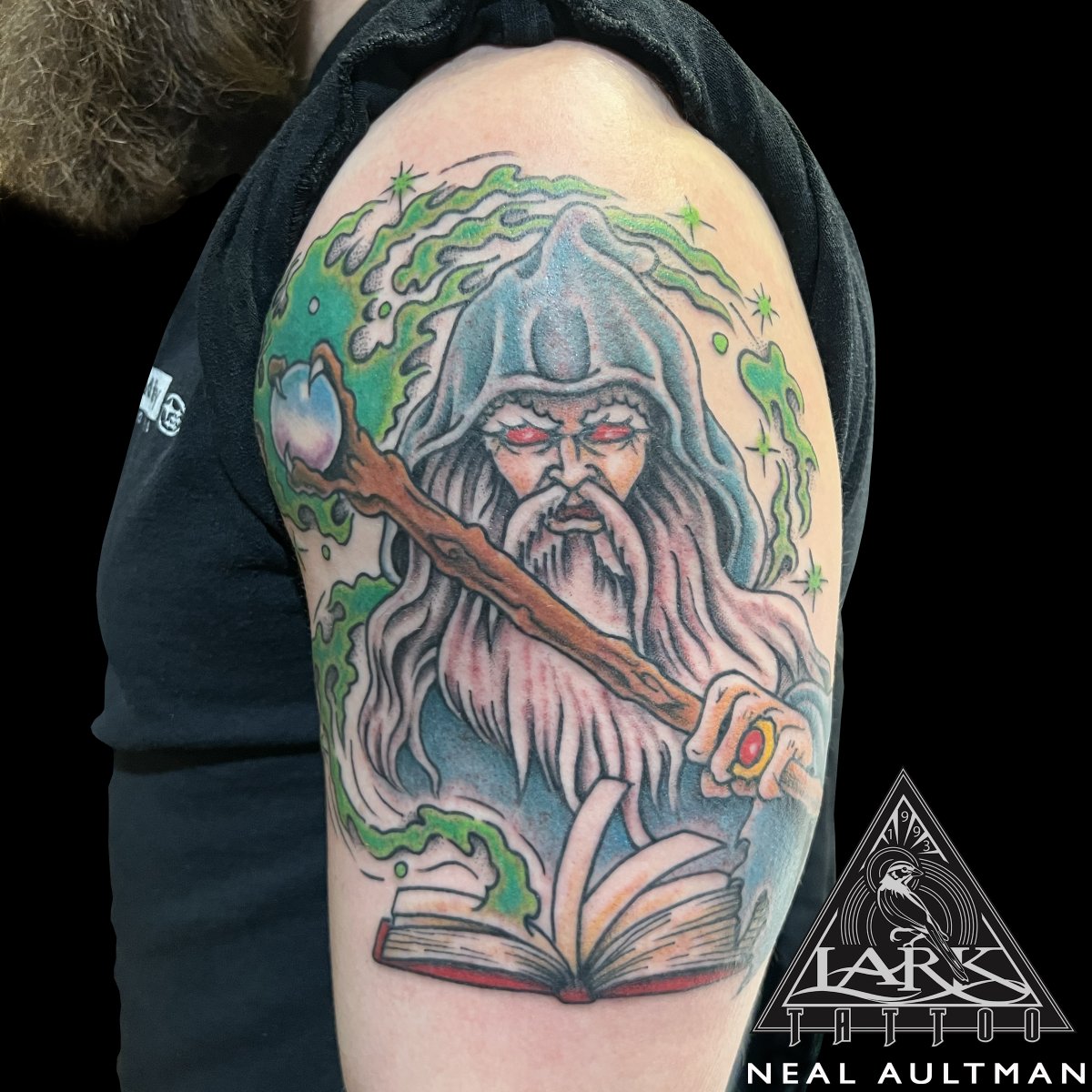 #Tattoo by #LarTattoo artist Neal Aultman.
See more of Neal's work here: larktattoo.com/nealaultman
#Tattoos #Wizard #WizardTattoo #Warlock #WarlockTattoo #ColorTattoo #TraditionalTattoo #ArmTattoo #TattooArtist #Tattoist #Tattooer #LongIslandTattooArtist #LongIslandTattooer