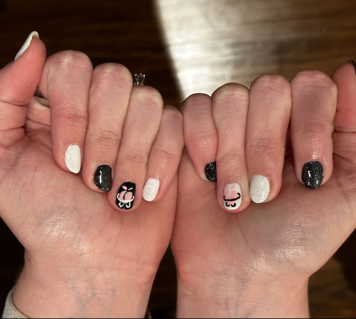 _KaylaSween's tweet image. I forgot to post my Render-edition #CoderClaws!
Not as cute as @AbbeyPerini’s but I am proud of how the peaches turned out. 💅 🍑