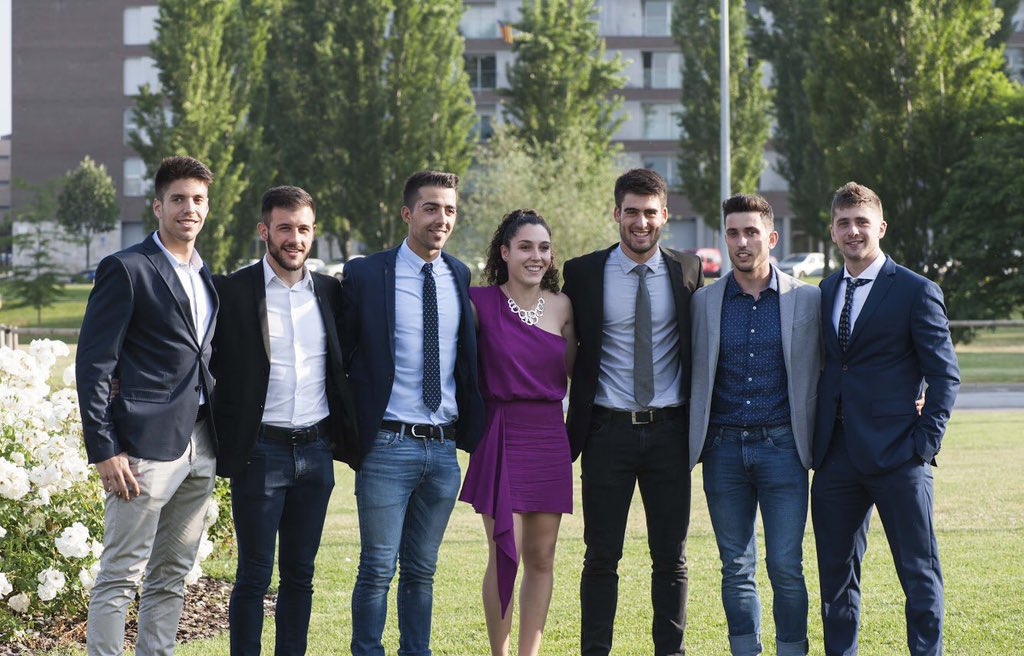 UVic_CAFE's tweet photo. I ara presentem les imatges de la #GradCafeUVic de la promoció 2013-2017
https://t.co/rlPzuR9R40
(fotografies via @uvic_ucc)
#grau #grauuniversitari #graucafe #cafe #esportsuvic #cafeuvic #uvic_ucc https://t.co/jIsXQhuphG