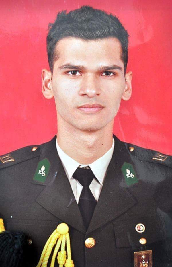 Geceye "ADAM" resmi bırakalım kimse unuttuk zannetmesin..
(Şehit Üsteğmen Tarık Koçoğlu)