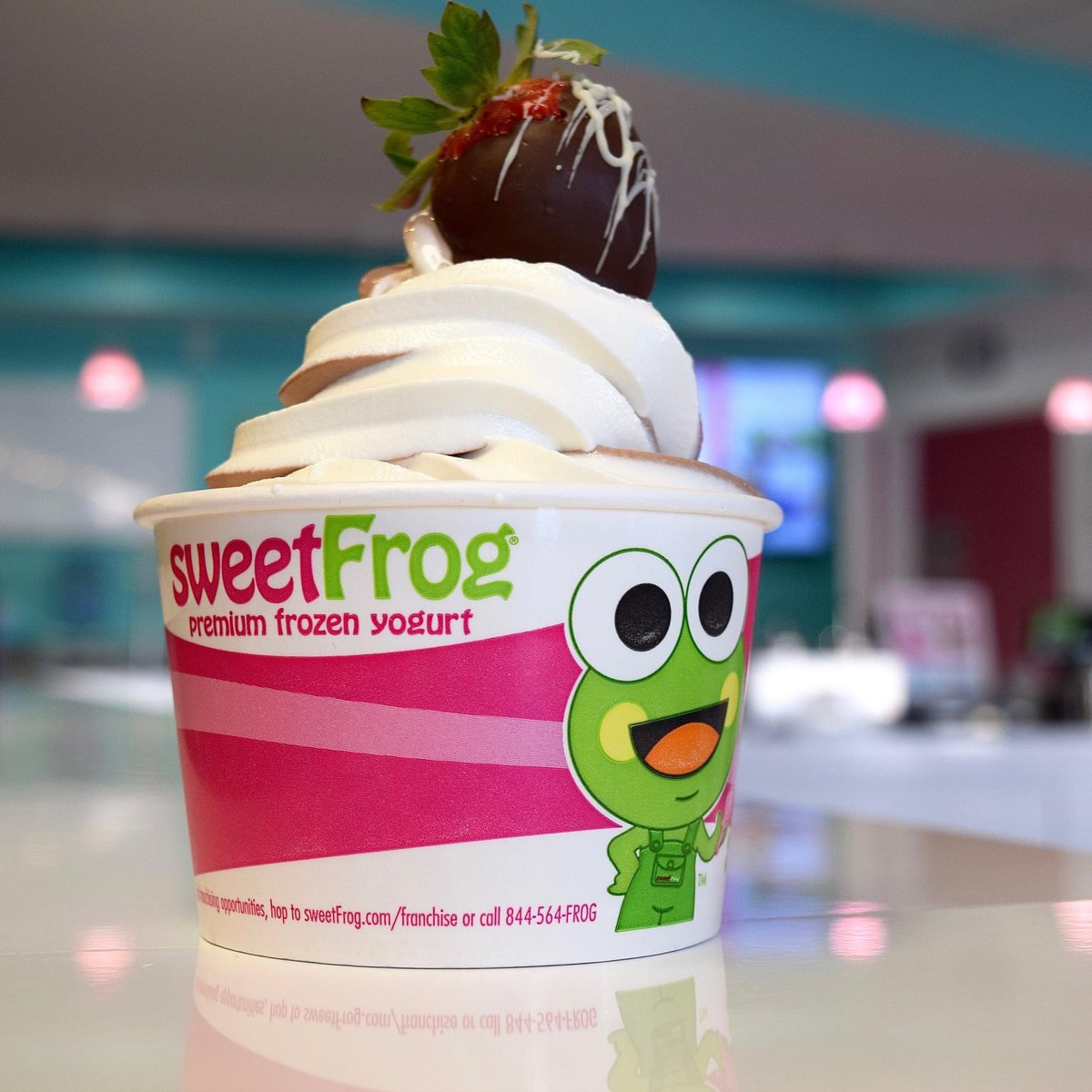 Did you know that sweetFrog offers more than fantastic frozen treats and tempting toppings? 

We also offer Chocolate Covered Strawberries! 

It's only natural that such a sweetTreat would be available from the sweetest place in town!

#sweetFrog 
#sweetTreats