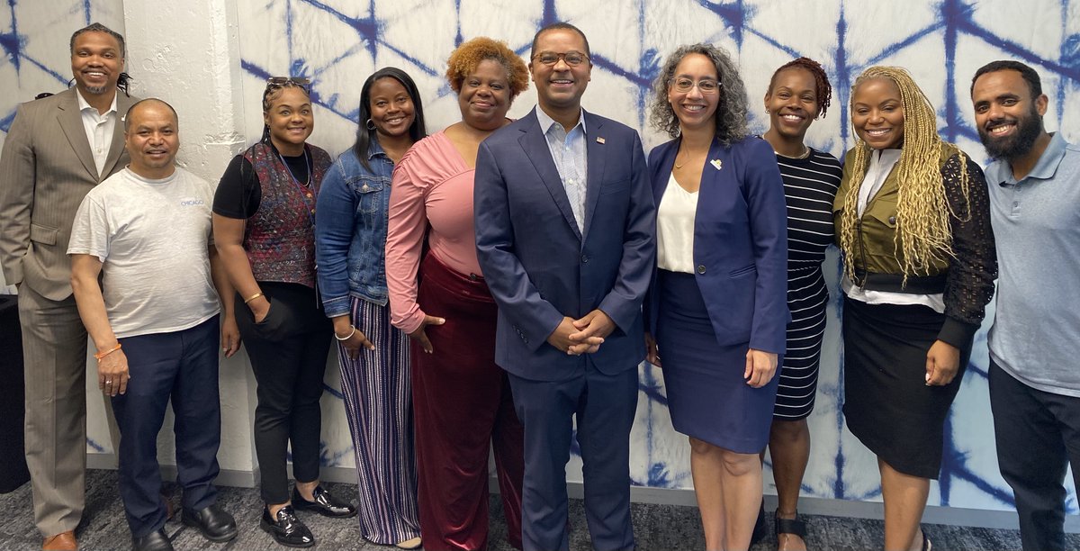 aucdatascience's tweet image. The AUC DSI Affiliates met with the @FCC  Commissioner @GeoffreyStarks to talk about  the future of AI, 5G, technology, and how to bring forth digital equity!   Leadership &amp;amp; innovation personified. #DataIsDope #AI #ML #DataScience