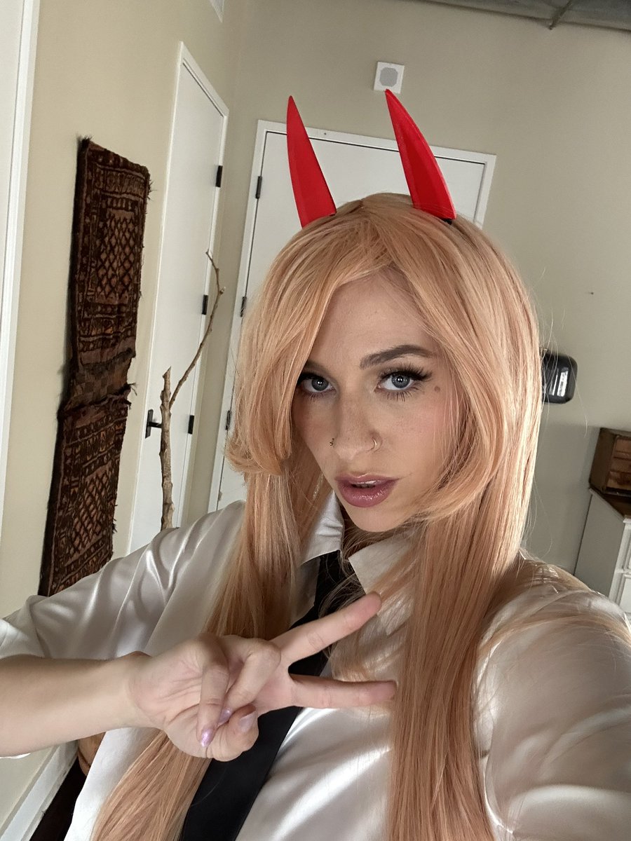 Angel Youngs😇 on Twitter "Guess who I am for vrconk ??? 😛"