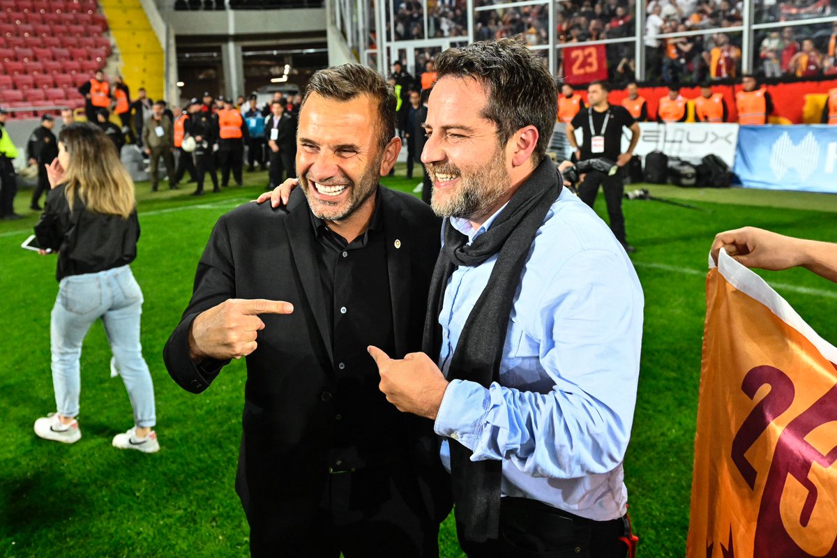 GalatasaraySK's tweet photo. 💛❤️ 🏆

#ŞampiyonGalatasaray #MayıslarBizimdir https://t.co/9tp0xtrsK3