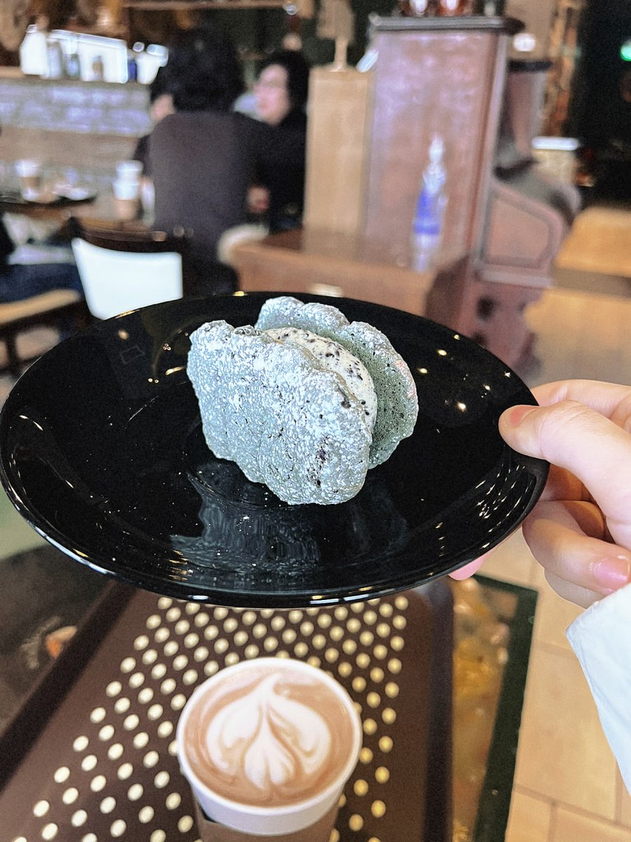 LinLin0716M's tweet image. #coffee One of my favorite coffee shops in Toronto, because Dessert is really delicious! ! Classic French dessert shop, but the sweetness is just right.