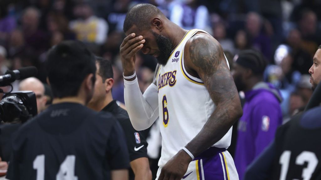 LakersSNI's tweet photo. “Don’t Be Jordan” Gilbert Arenas Advises LeBron James Not To Make The Same Mistake As MJ
https://t.co/v7dFEipyRr 
#LakersNation #lakerswin #lakers #NBA #NBA2K22 #NBA2K22 #NBATwitter #NBAextra #ESPN #NBAEasternConference #LeBronJames #lebron https://t.co/0ZezsYmAuh