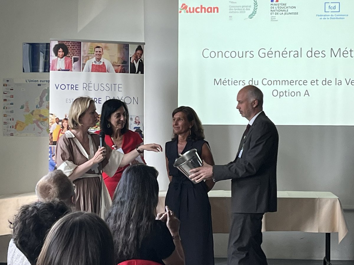 Bravo aux finalistes du Concours général des métiers du commerce et de la vente option A: animation et gestion de l’espace commercial. #LaurenceUlmann #LucasSanRamos #CGM #VoiePro