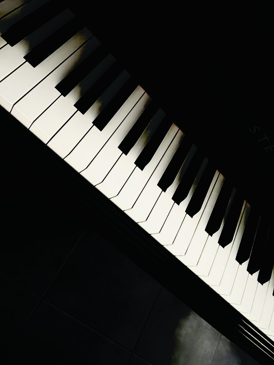 Pianiste de l’ombre et fier de l’être … ;)