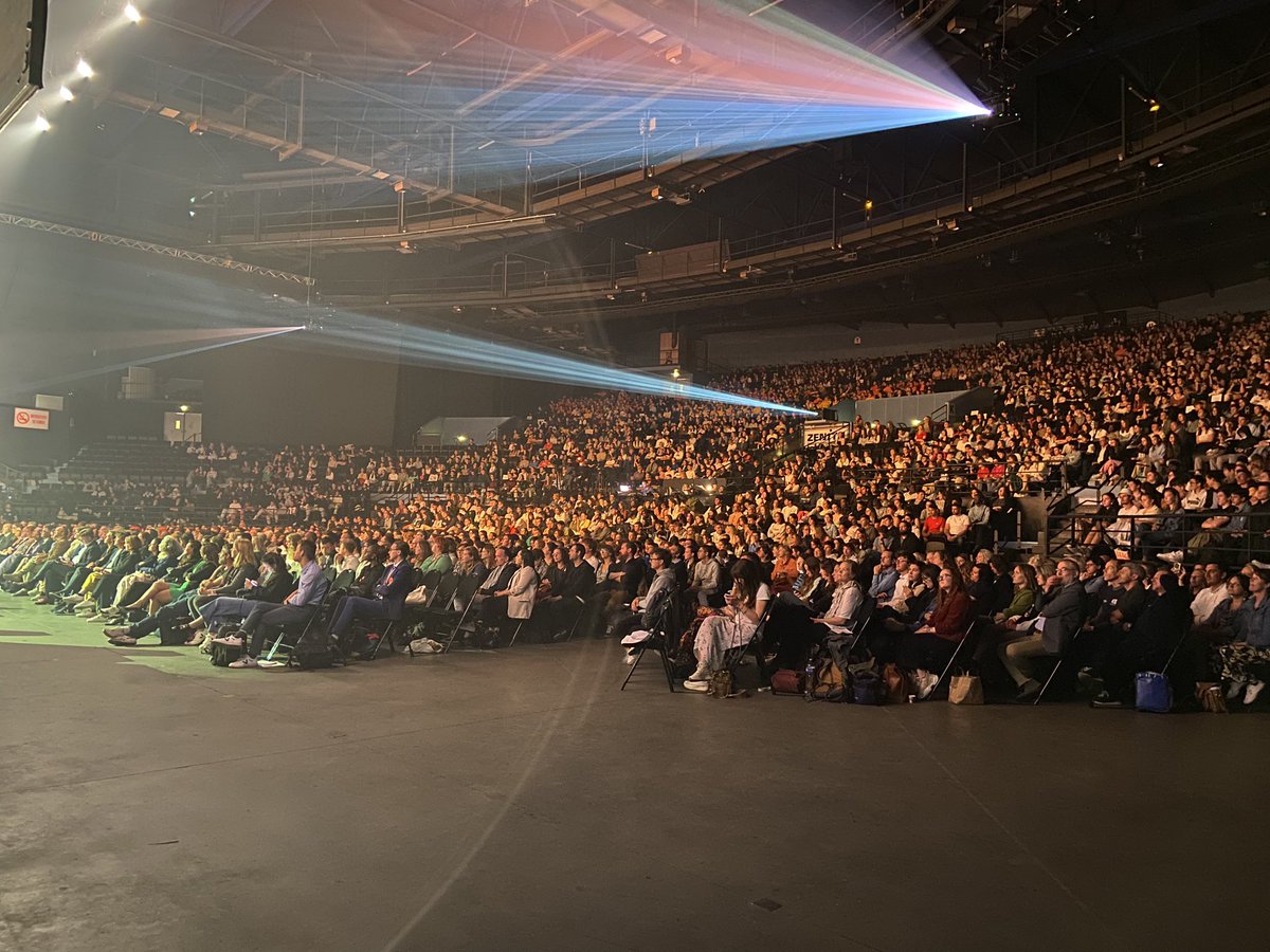 3200 jeunes étaient réunis aujourd’hui à #caen pour voir <a href="/HadjaIdrissa/">Hadja Idrissa Bah 🇬🇳🇫🇷</a> recevoir le #prixliberte! Un immense merci à l’incroyable Hadja pour son charisme et sa gentillesse!