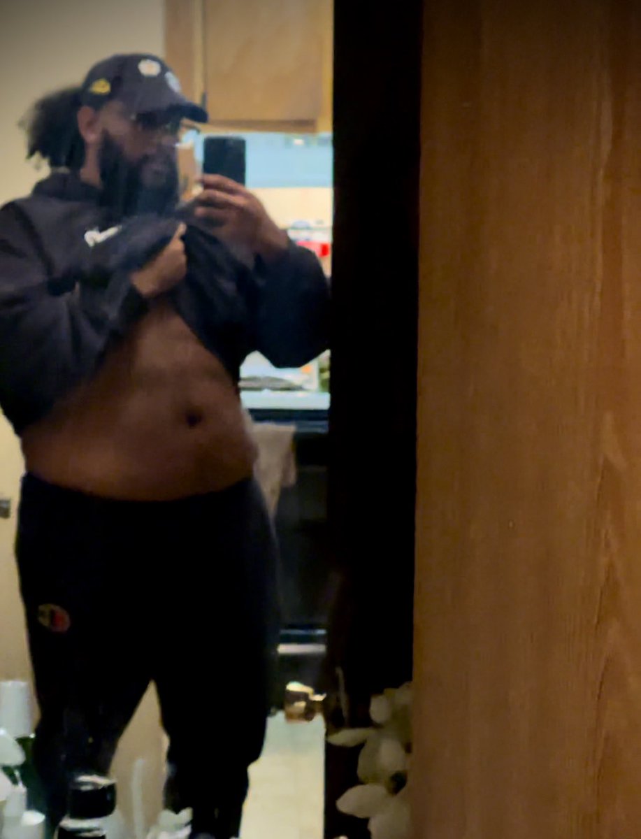 RealRoyaltyRick's tweet photo. @OptimusGrind__ Fat packs are packing 🤌🏾. https://t.co/wDXdJR0Gw4