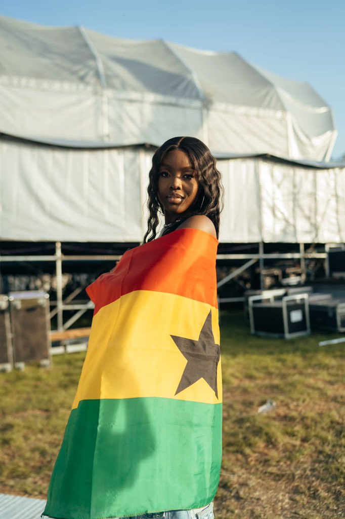 NEBASARK's tweet photo. REPPING  FOR THE MOTHERLAND🇬🇭🇬🇭👸❤️ https://t.co/BnvFwXoiuj