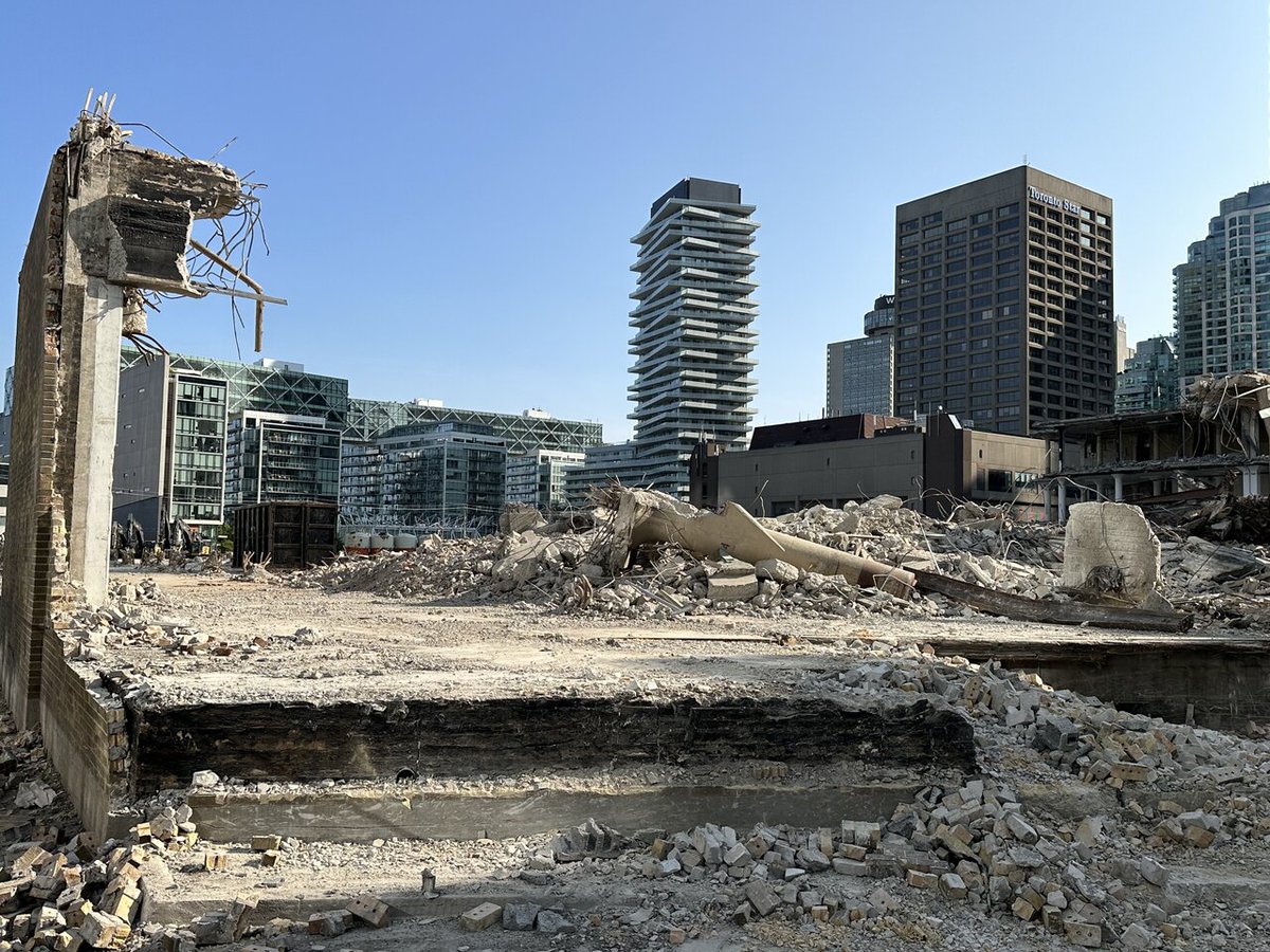 Making way for phase 2 of Sugar Wharf Condominiums, the old @LCBO headquarters by #Toronto's waterfront has now been demolished. For more #progress shots, check out our UTForum here: ow.ly/UwtN50OA8Jm