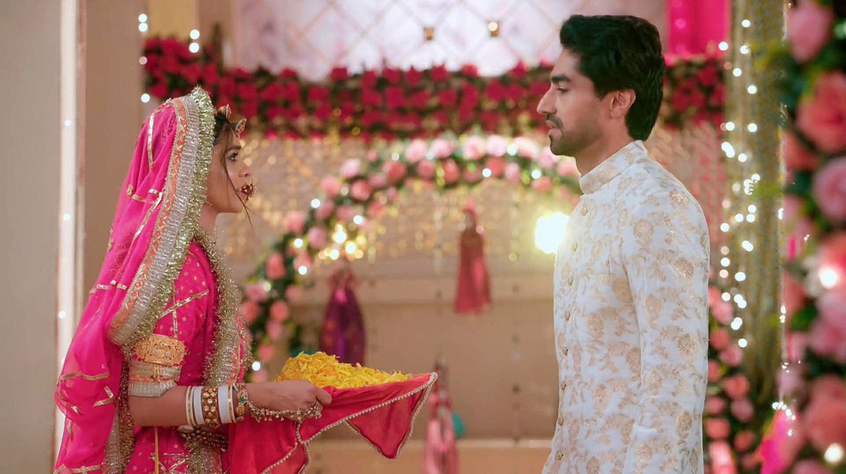 Real Chemistry. No words. No physical touch. All they need is to be facing each other on a screen to set it on fire!

 ABHIRA TILL INFINITY 

#Yrkkh #Abhira #AbhimanyuBirla #AksharaBirla