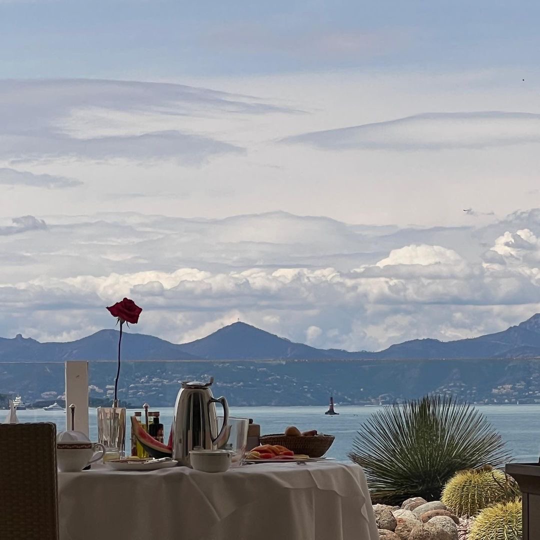 DUALIPA's tweet image. 🇫🇷💋