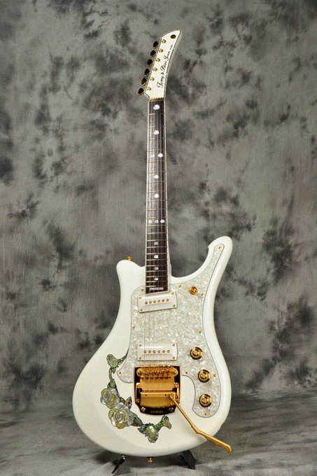 going crazy about this Takeshi Terauchi signature guitar. hot damn