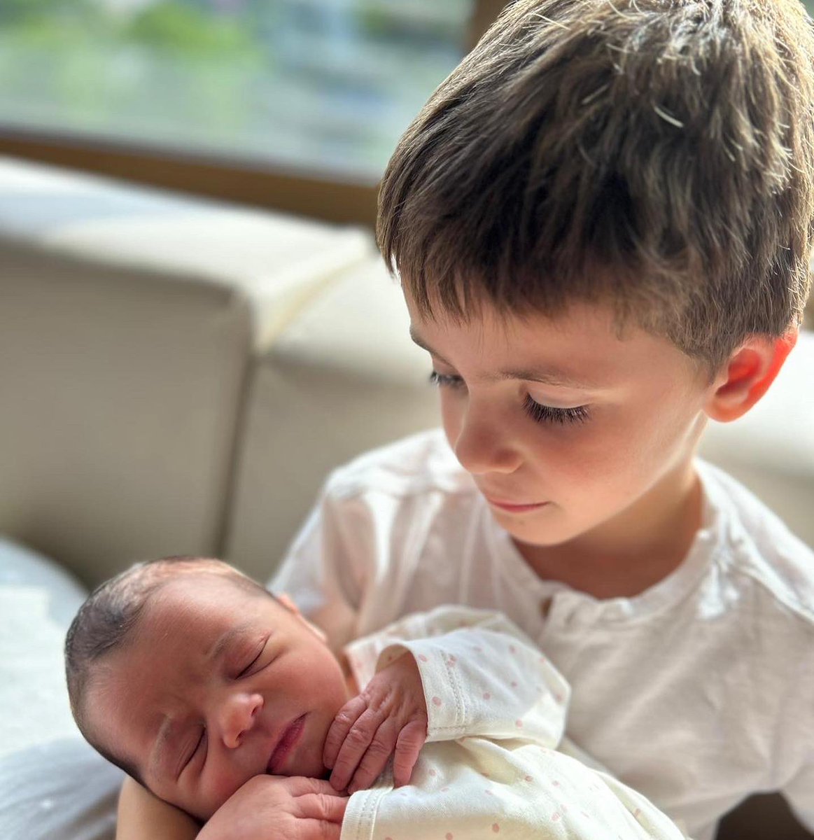 🫠🫠🫠🫠🫠

Benvinguda Arlet ❤️
28/05/2023 

Tant de bo siguis la meitat de bona que el teu germà gran 😍

T’estimo