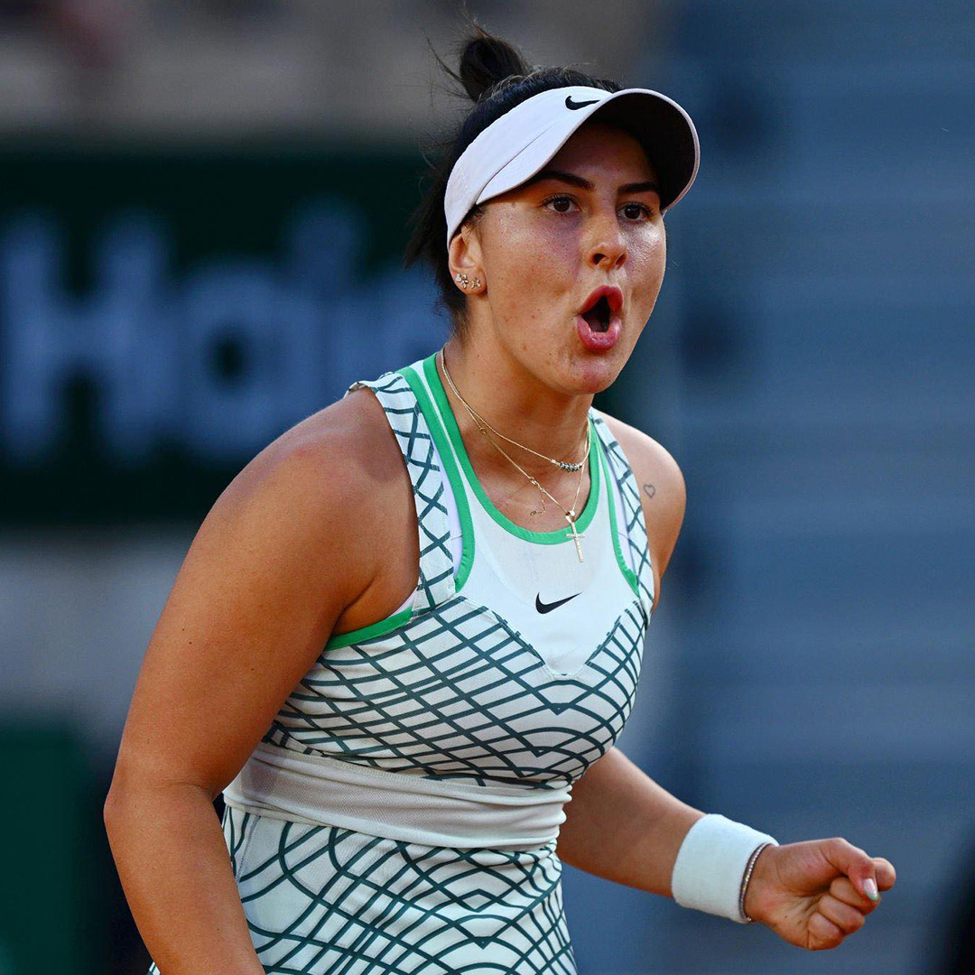 Un regreso inspirado de Andreescu 🇨🇦 para vencer 2-6, 6-3 y 6-4 a Azarenka 🇧🇾 por la primera ronda de #RolandGarros