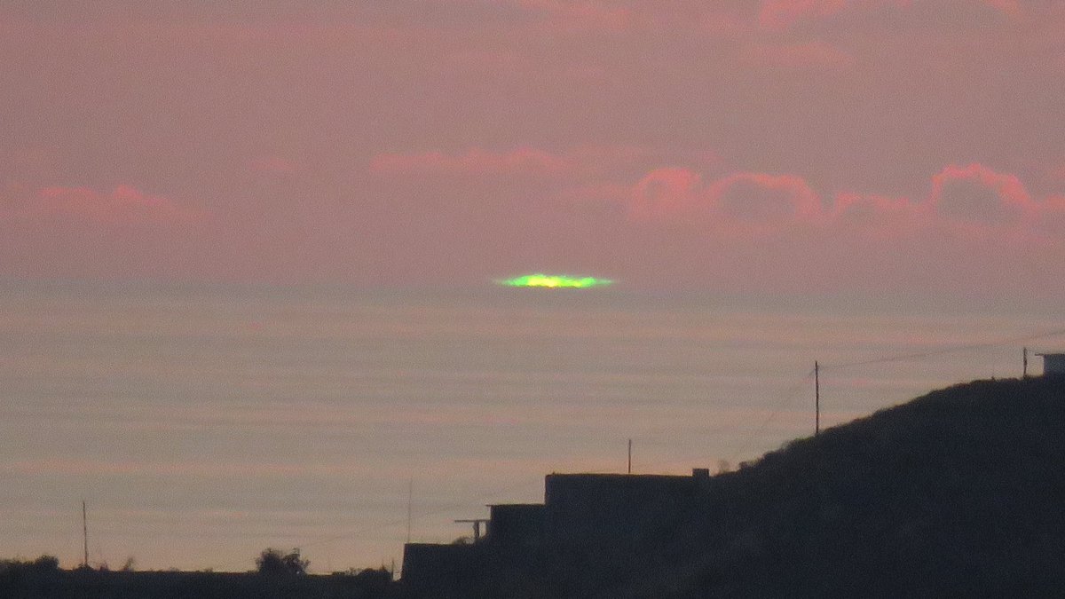 Sunset produced an amazing green flash this evening on #LaPalma