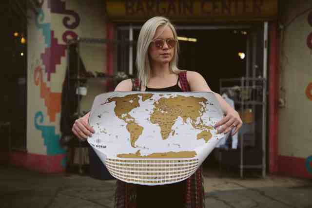 TheBLPblog's tweet image. With Father's Day coming, maybe it's time to get Dad his very own Scratch Off Maps by Landmass so he can showcase past travels &amp;amp; see the many more exotic places, cultures, &amp;amp; foods left to explore: buff.ly/36OhJV8 
#Scratchoffmap #Scratchoffworldmap #landmassMaps