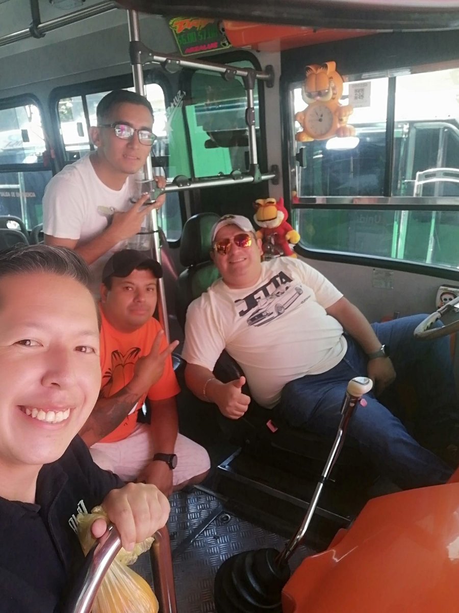 CuevasMake's tweet photo. Con la pandilla https://t.co/qN6lGpfDqX