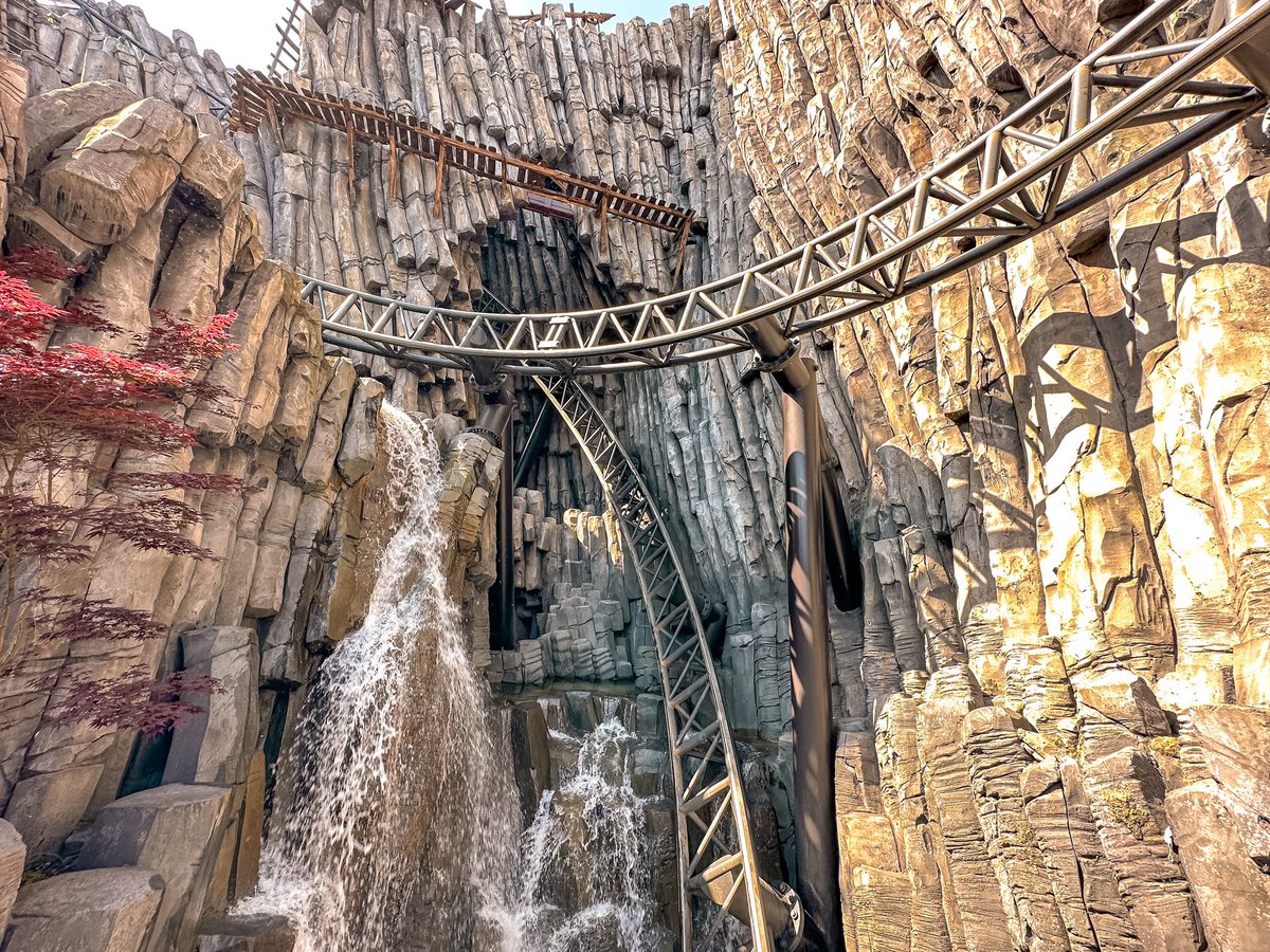 What a spectacular park! And to think, we only spent a couple hours in the park today with a full day tomorrow!!! #phantasialand #taron #fly #germany #ThemeParks #ThemePark #RollerCoaster #RollerCoasters #amusementpark #thrillride #rollercoasterenthusiast #travel #photography